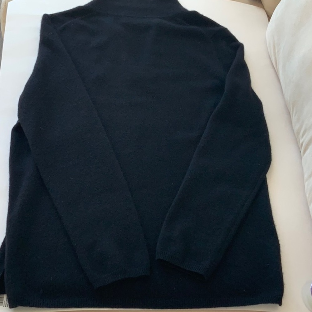 Black Cashmere sweater - Picture 5 of 10